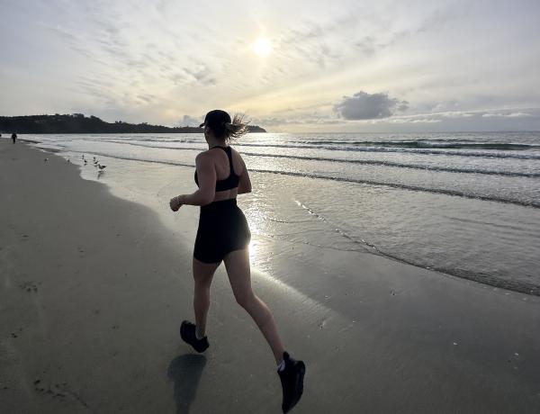 Lydia MacNeil is preparing to run the Auckland Marathon in honour of her mum who is facing cancer and to raise 10K for charity Copy